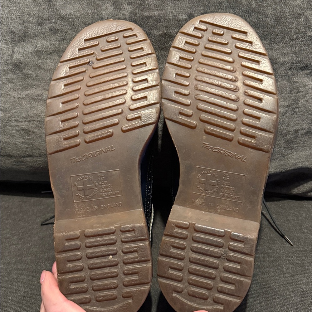 Vintage Doc Martens Navy Wingtip Oxfords men’s size 7 women’s size 9. EUC - Picture 3 of 9